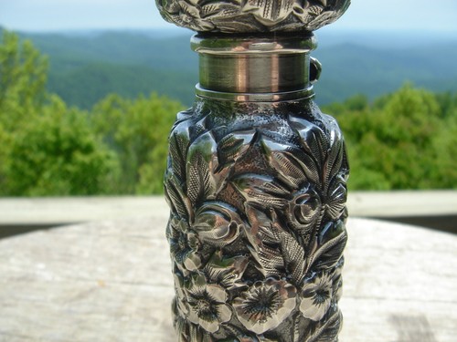 American Sterling Silver Repousse Flask 1890 - Picture 4 of 17