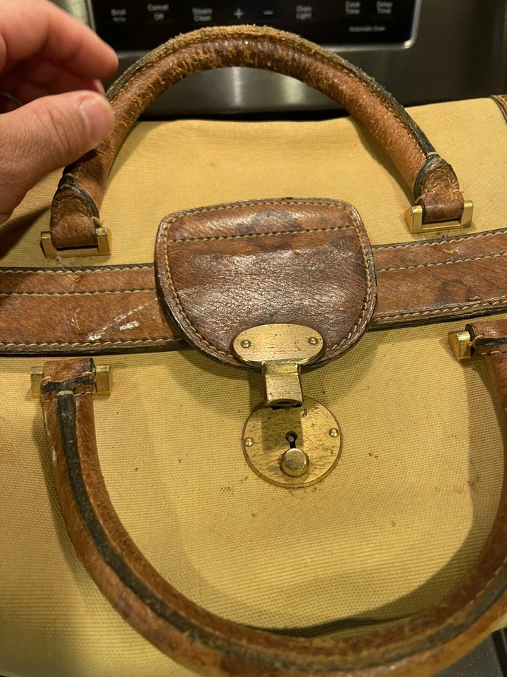 Bolso de médico/tren cuadrado vintage Gucci con llave Foto 3 de 4