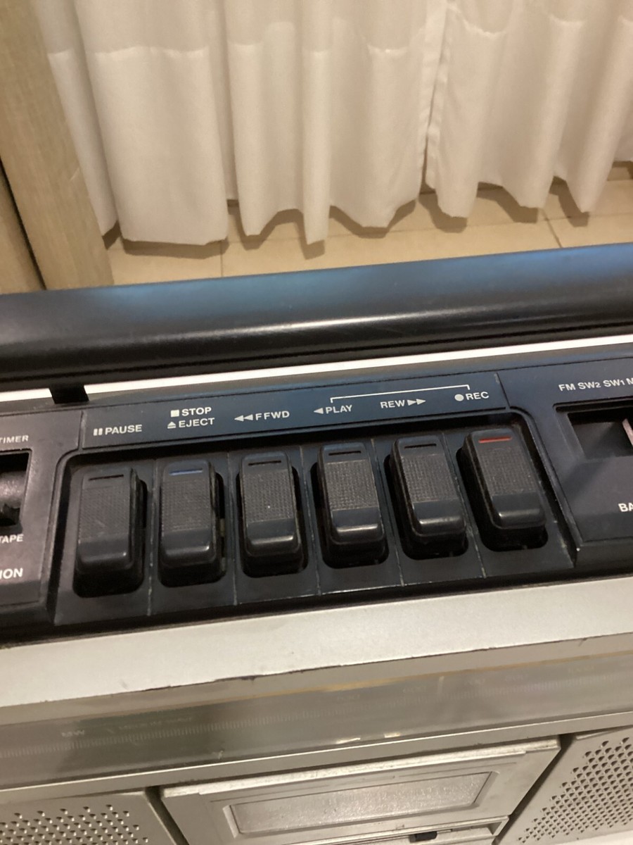 SANYO M9922K 4 BANDS RADIO. CASETTE PLAYER/REC. 1979 JAPAN. SN