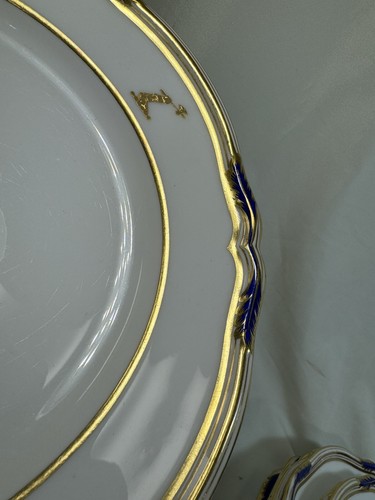 (20) Spode Copeland's 'Stafford Blue Leaf' (4) 5-Piece w/Coat of Arms - Picture 10 of 13
