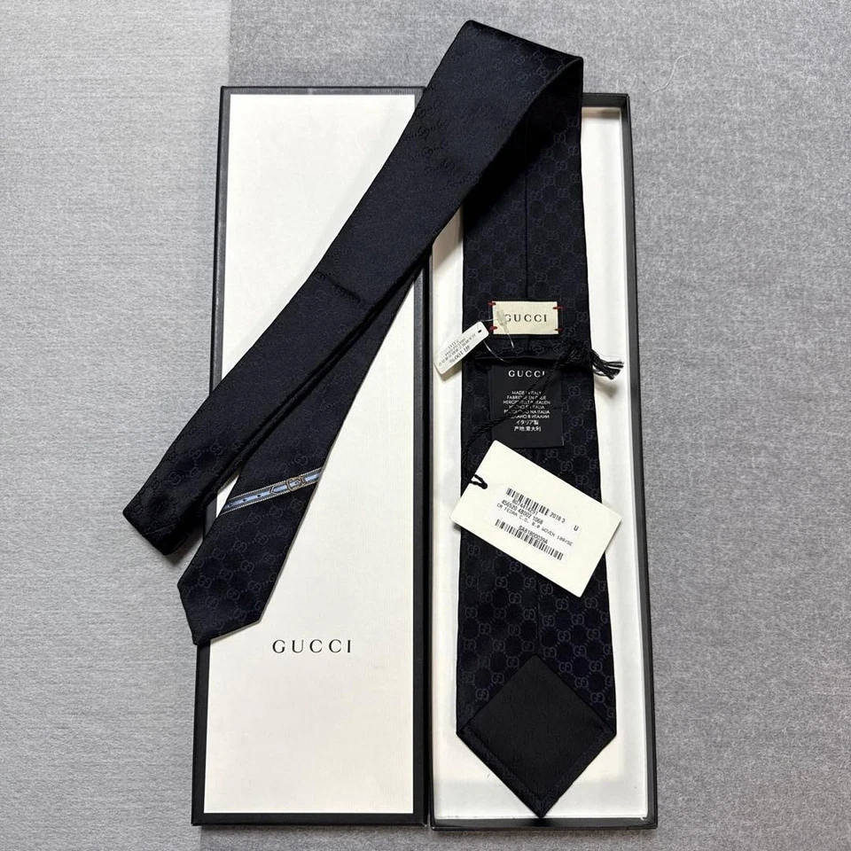 Corbata Gucci Cuello Nueva Sin Usar Negra Azul Marino Cuadros GG 100% Seda Hecha en Italia Foto 2 de 4