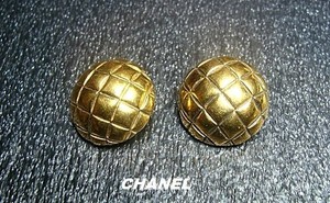 Authentic Vintage 1985 Classic CHANEL Gold Plated Clip Earrings-Quilt Pattern