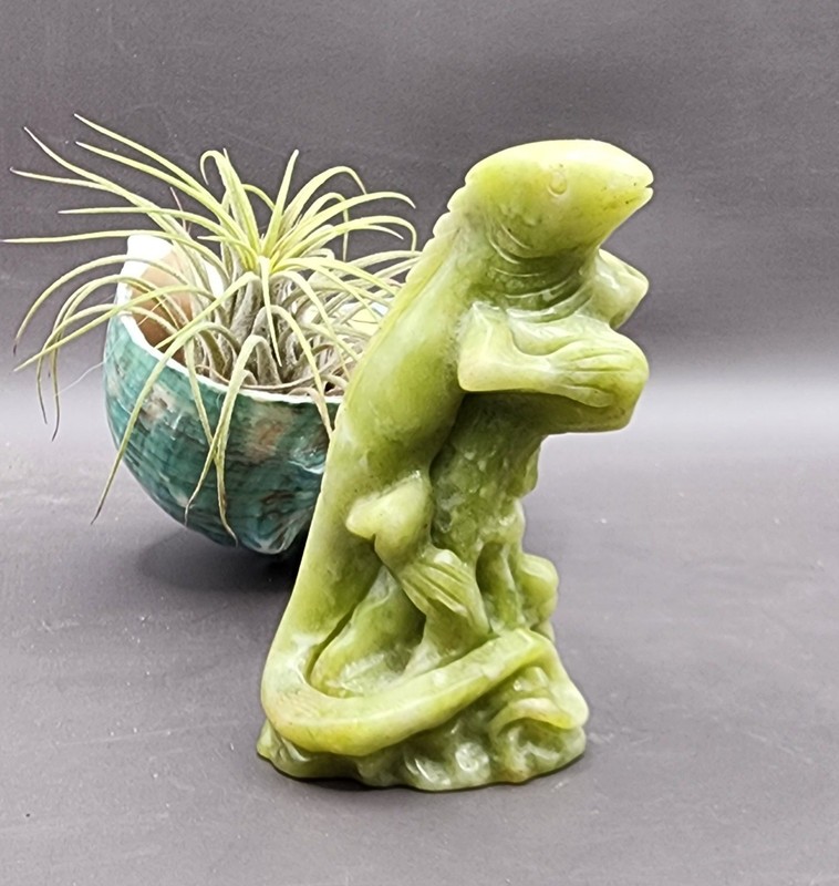New Handcarved Natural Stone Iguana Figure 3.25" Serpentine Jade Crystal