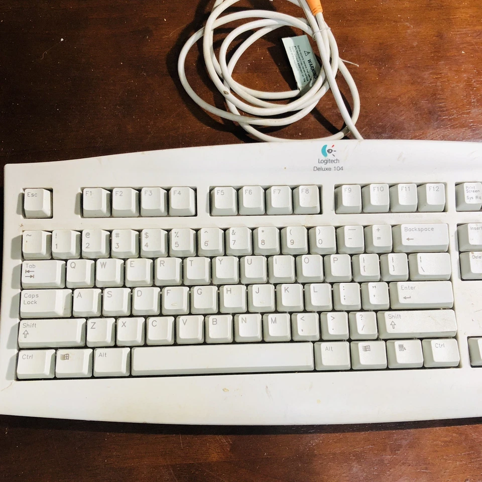 LOGITECH Deluxe 104 Keyboard Standard Wired Windows Spill-proof Model - Image 3 of 4