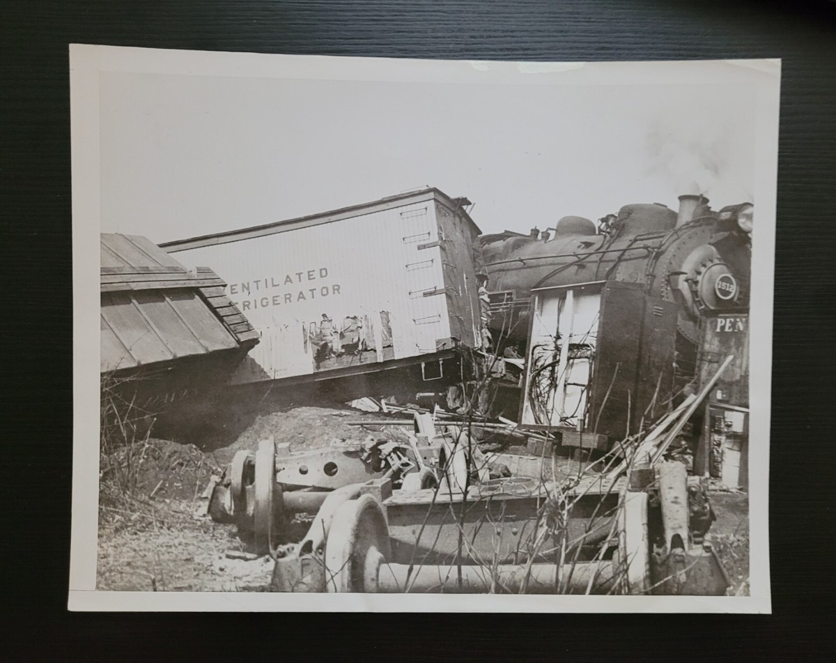 GREENSBURG, PA ORIGINAL PHOTO TRAIN WRECK VINTAGE X INCH
