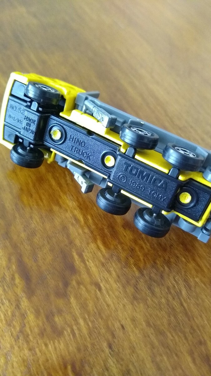 MADE IN JAPAN - Tomica Tomy 1989 - 52 Hino Truck Bulldozer