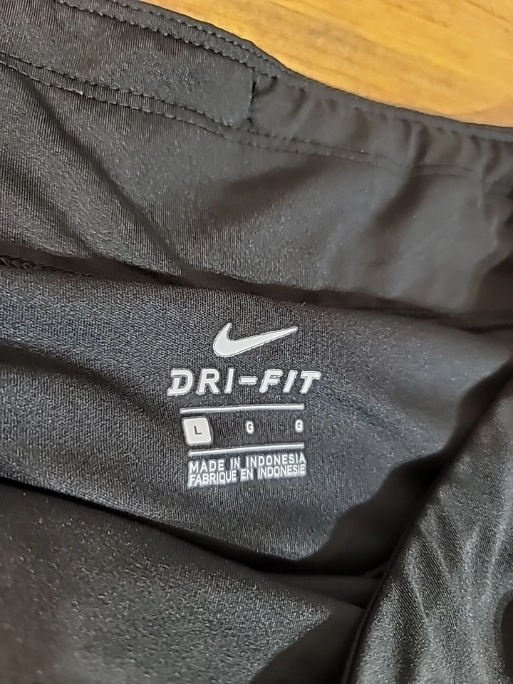 NIKE Dri Fit Iowa Hawkeyes Basketball Shorts Women's Size Large - Image 2 of 4