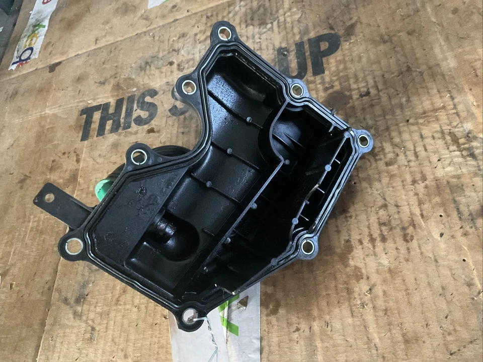 Ford Focus ST 2016 separador de aire de aceite de motor CP92-6A785 Foto 4 de 4