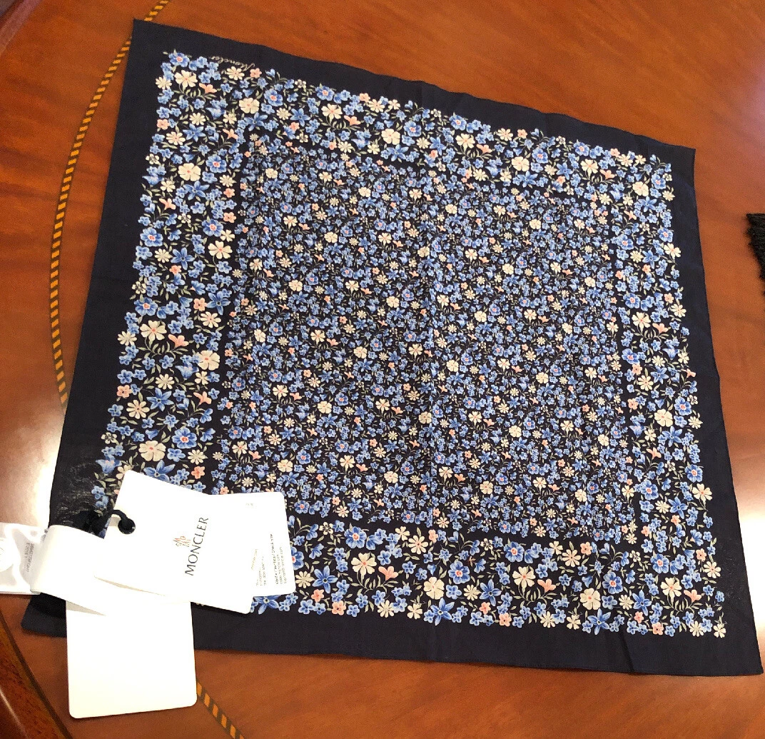 Moncler Women s Foulard Print Scarf BNWT 21
