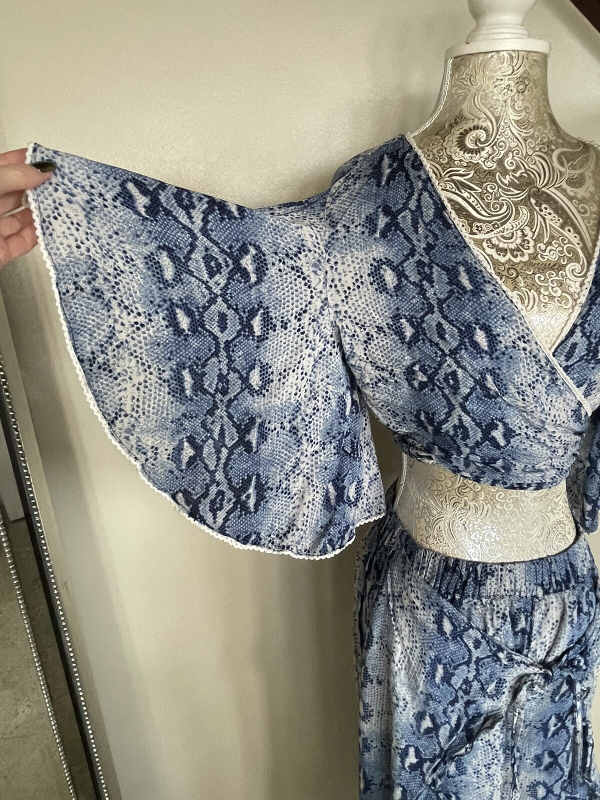 Surf Gypsy Python Print Bell Sleeves Wrap Top M &… - image 3