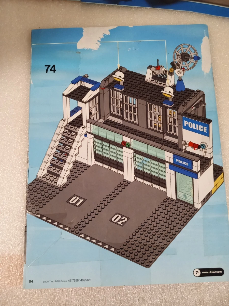 LEGO City 7498 pas cher, Le commissariat de police