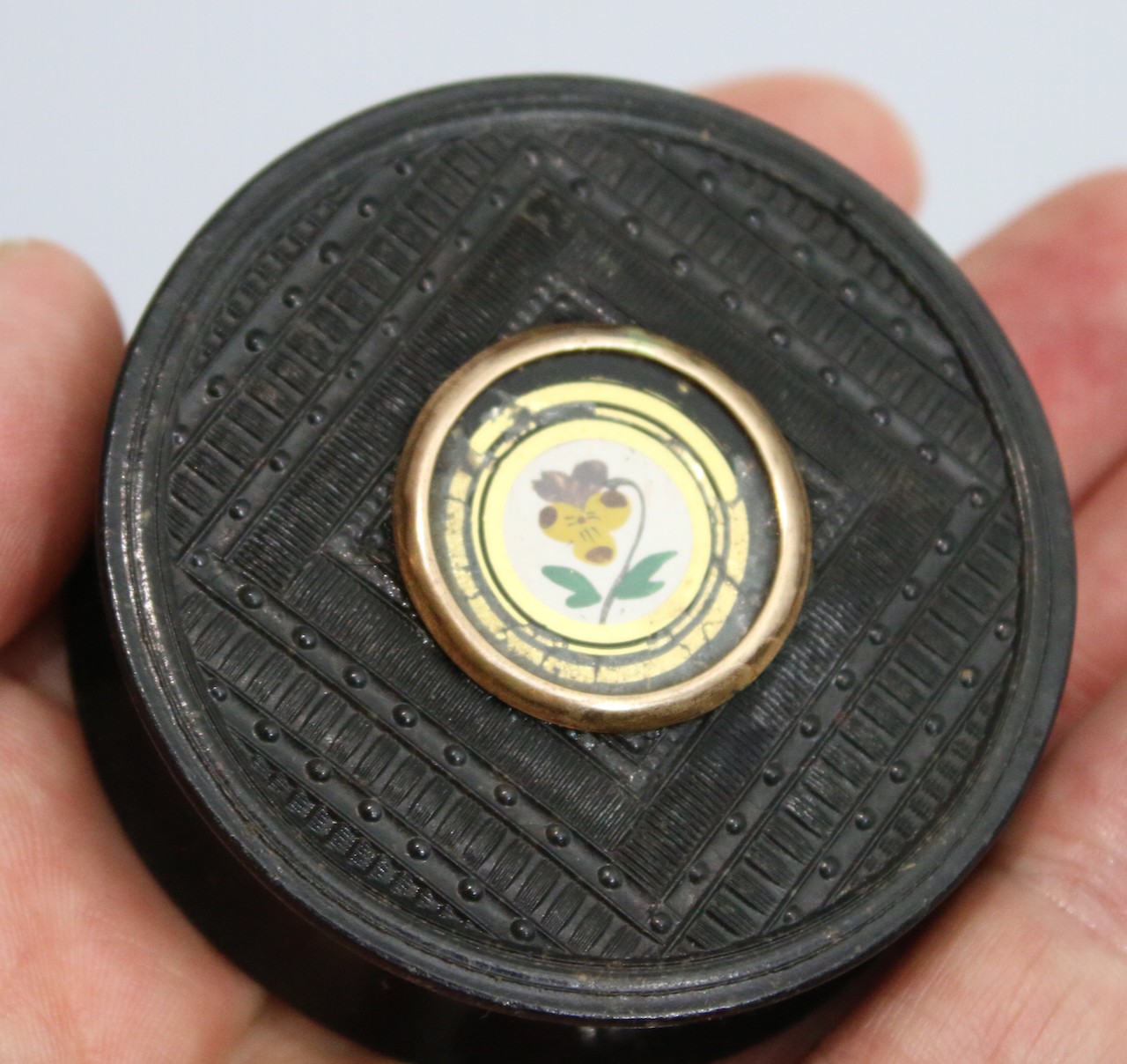 Antique Gutta Percha snuff box victorian in excellent condition unusual