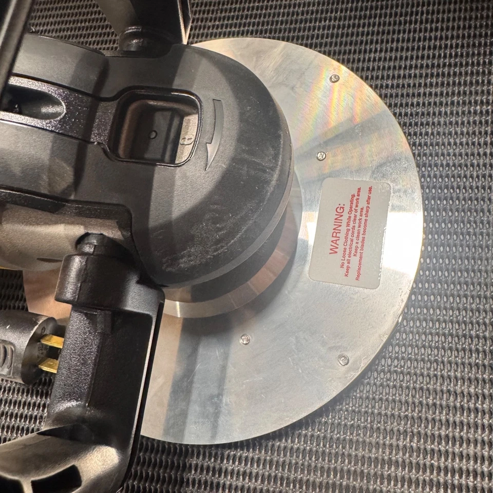 Dewalt DWP849X 7"/9" Variable Speed Rotary Polisher, 12 Amp only item in picture - Image 4 of 4