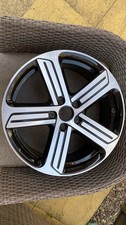 Volkswagen R type Mk7 Wheel 7.5X18 Diamond Cut Black Background￼5G0601025AG