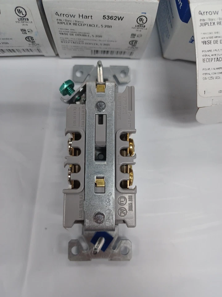 8 EATON COOPER WIRING 5362W HEAVY DUTY INDUSTRIAL SPECIFICATION GRADE DUPLEX... - Image 4 of 4