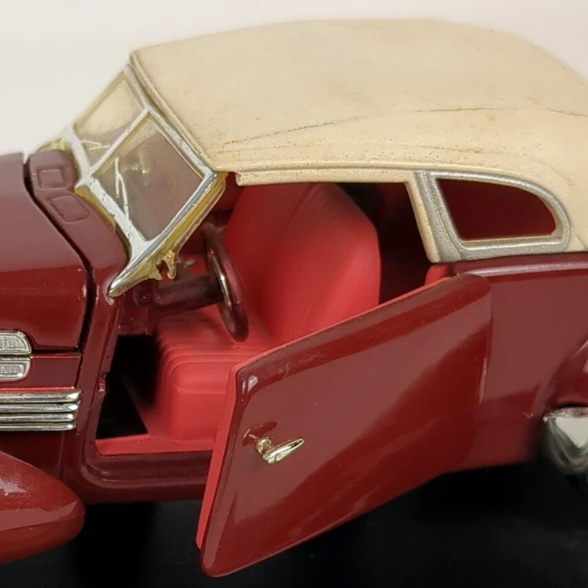 Signature Models 1937 Cord 812 Supercharged Coupe Burgundy 1:32 Scale Diecast - Image 4 of 4