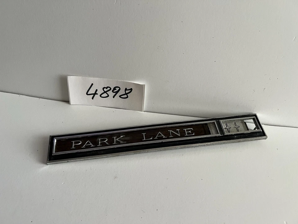 Emblema Mercury Park Lane 1966 vintage C6MB-63291B62-C Foto 2 de 4