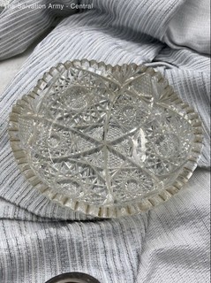 Clear Cut Crystal Glass Starburst Scalloped Saw Tooth Edge Decorative Bowl
