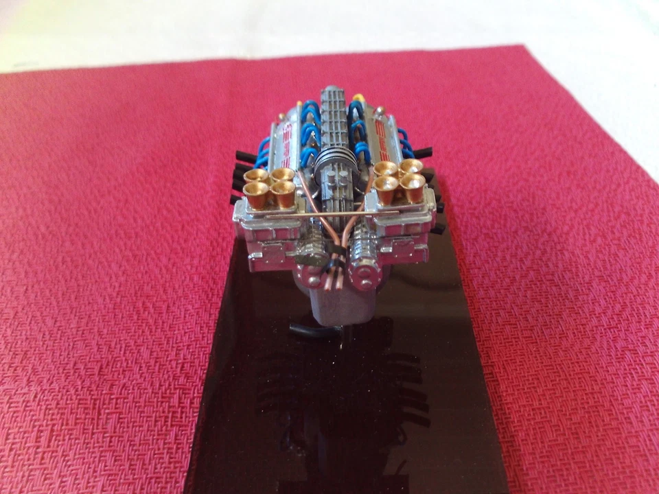 MOTEUR    FERRARI V12  version "marine"   kit résine  monté       1/18 - Photo 3/4