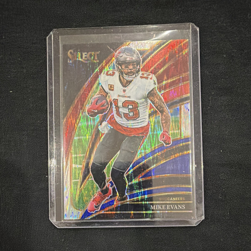 Select 2025 Prizm - Club Level - Mike Evans - Red/Blue Shock Prizm - Buccaneers