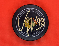 Vinnie Hinostroza signed Chicago Blackhawks Puck autographed with display case