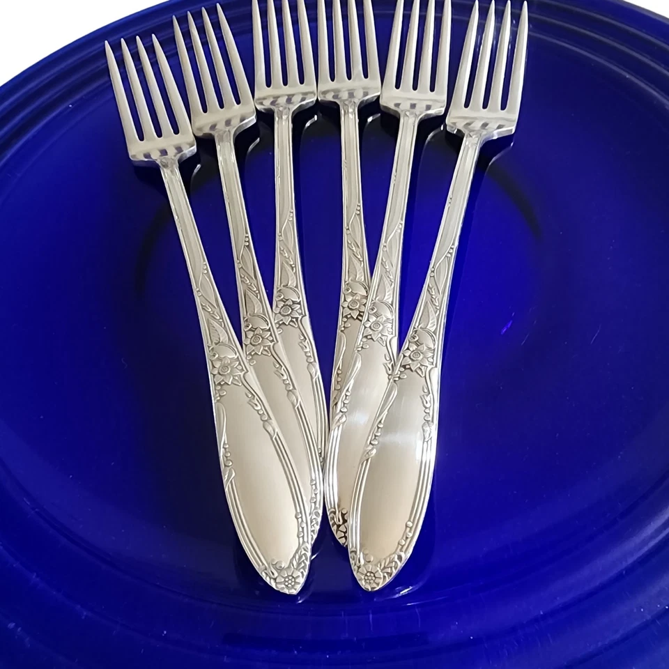 6 Rogers 1881 Oneida Chateau Grille Forks Set Dinner Silverplate Triple Plate - Image 3 of 4