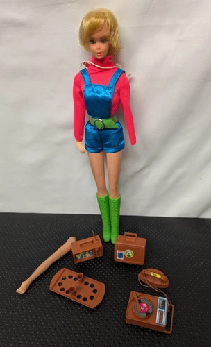 Vintage 1972 Busy Talking MOD Barbie (Broken) with Busy Accessories -NH