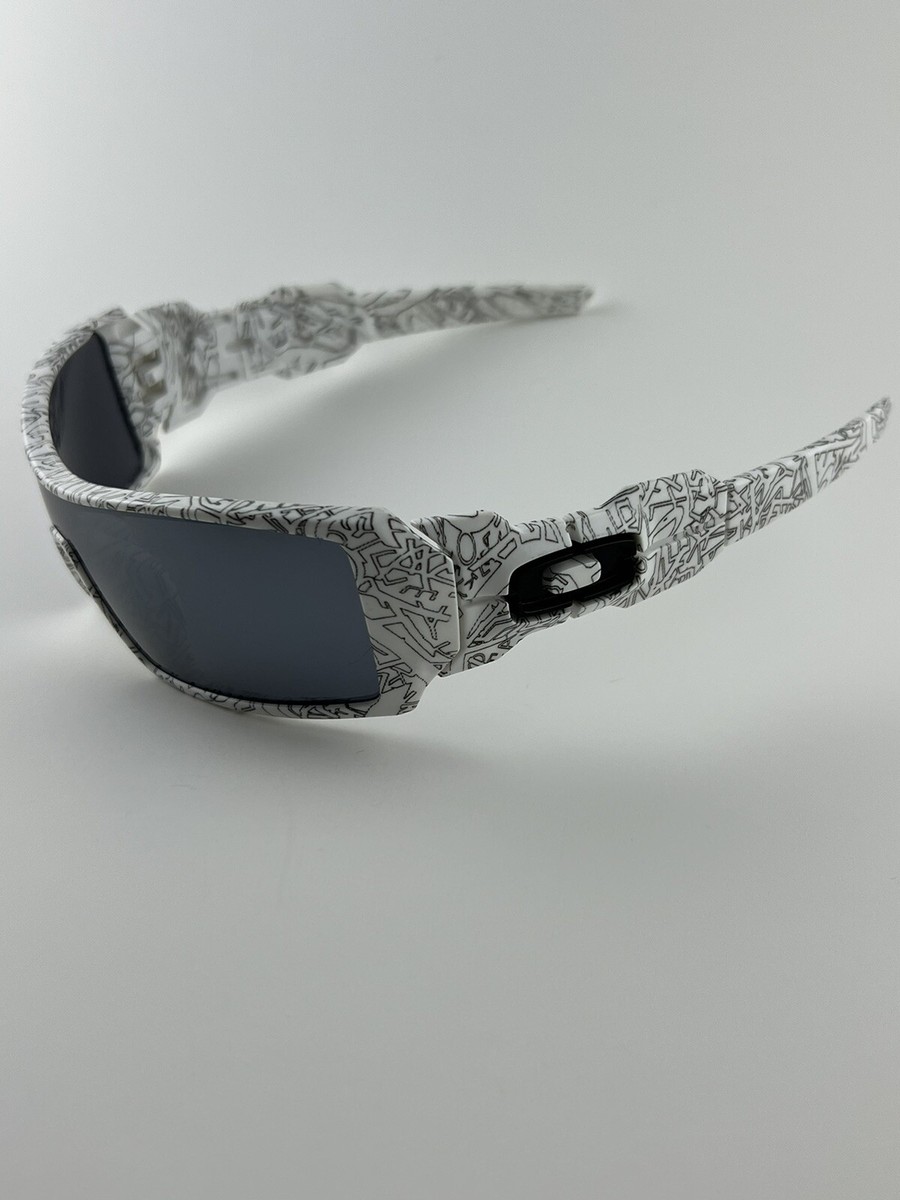 Oakley Oil Rig White W/Text Print Frame Chrome Iridium Lens Black 