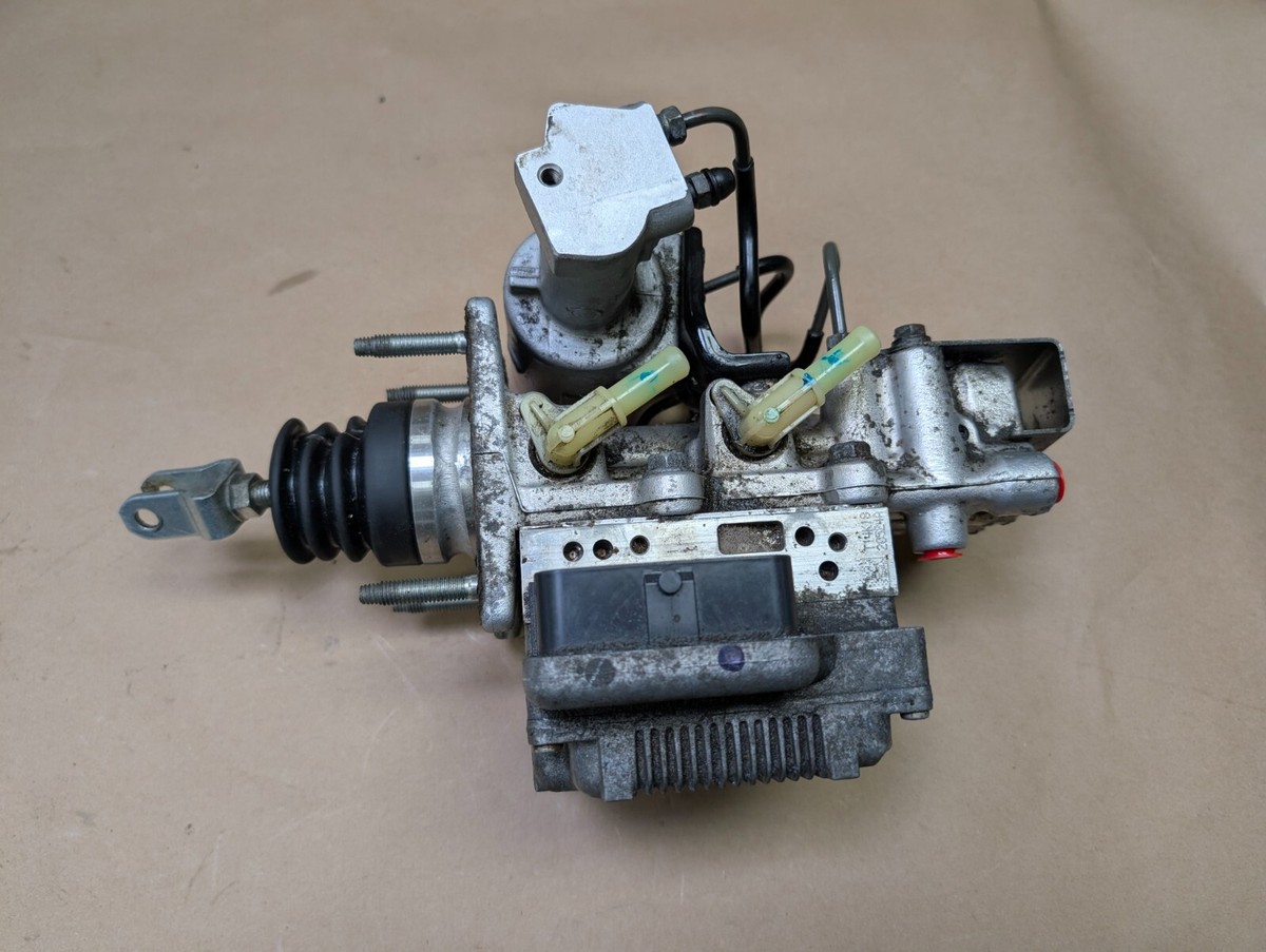 2012-2015 Toyota Prius C Genuine Brake Master Cylinder ABS Pump