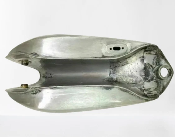 ADECUADO PARA YAMAHA 250 DT / 400 DT Enduro, tanque de gasolina de acero bruto 1975 a 1977 Foto 4 de 4