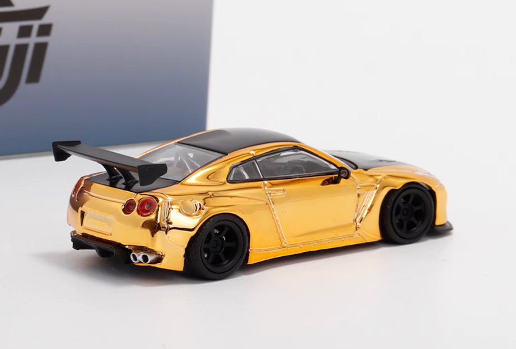Fuji 1:64 Plating Gold GTR R35 Pandem Rocket Bunny Model
