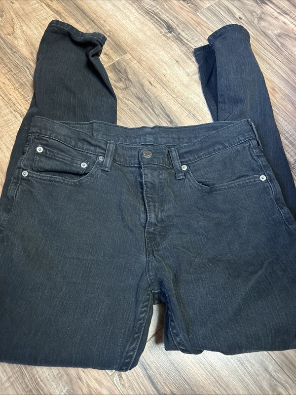 Black Levi’s Sz 33x30