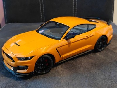 AUTOart Ford Mustang Shelby GT-350R (Fury Orange) 1:18