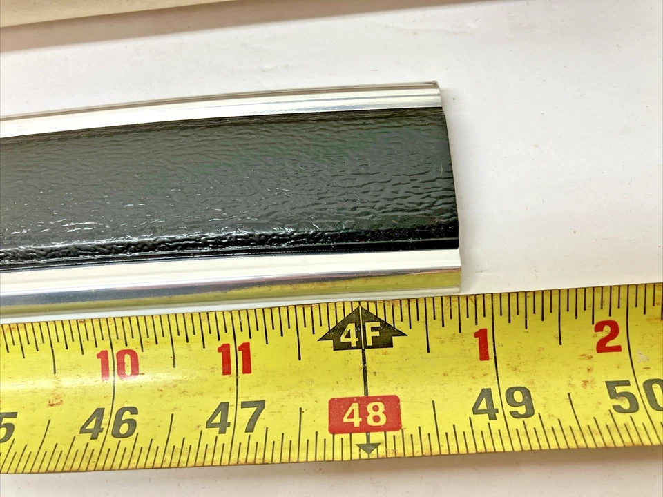 New OEM GM RH or LH Front Fender Spear Trim 374925 1973-1980 GMC Jimmy (Bin62) - Image 3 of 4