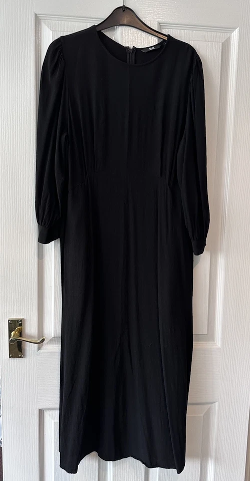 Uniqlo black midi dress with puff sleeves Size M/L - Image 2 of 4