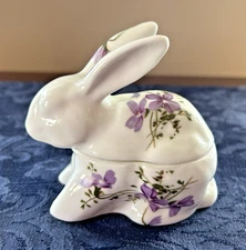 Mann Fine Bone China Bunny Rabbit Lidded Trinket Dish w/ Violets Design 4"x3.75"