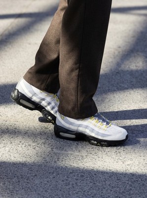 Nike Air Max 95 Essential Tour Yellow Weiß Schwarz EU 39 Y2K Runner Sneaker