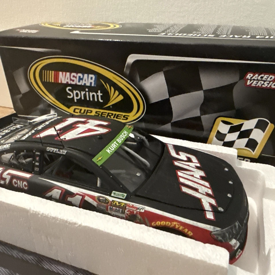 Kurt Busch #41 2014 Haas Automation Martinsville ganar escala 1:24 1 de 1549 Foto 2 de 4