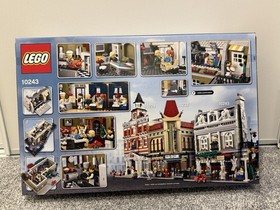 LEGO Creator Expert: Parisian Restaurant Modular City (10243) New in Sealed Box