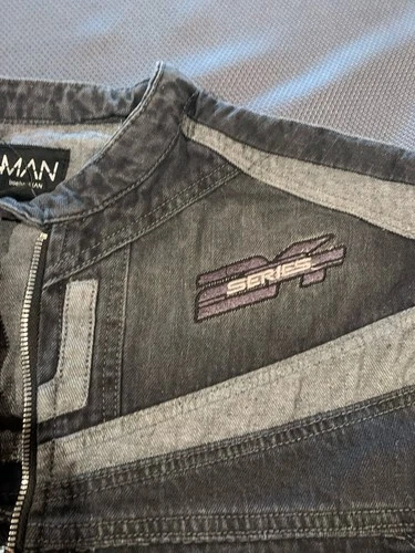BoohooMAN Men's Y2K Boxy Denim Moto Appliqué Biker Jacket Size S NWT image 7