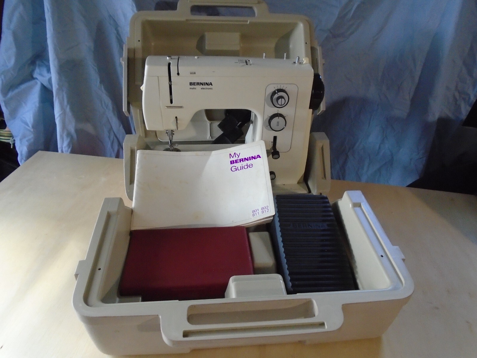 Bernina 801 Sewing Machine with accessories Works Great foot Pedal/Case