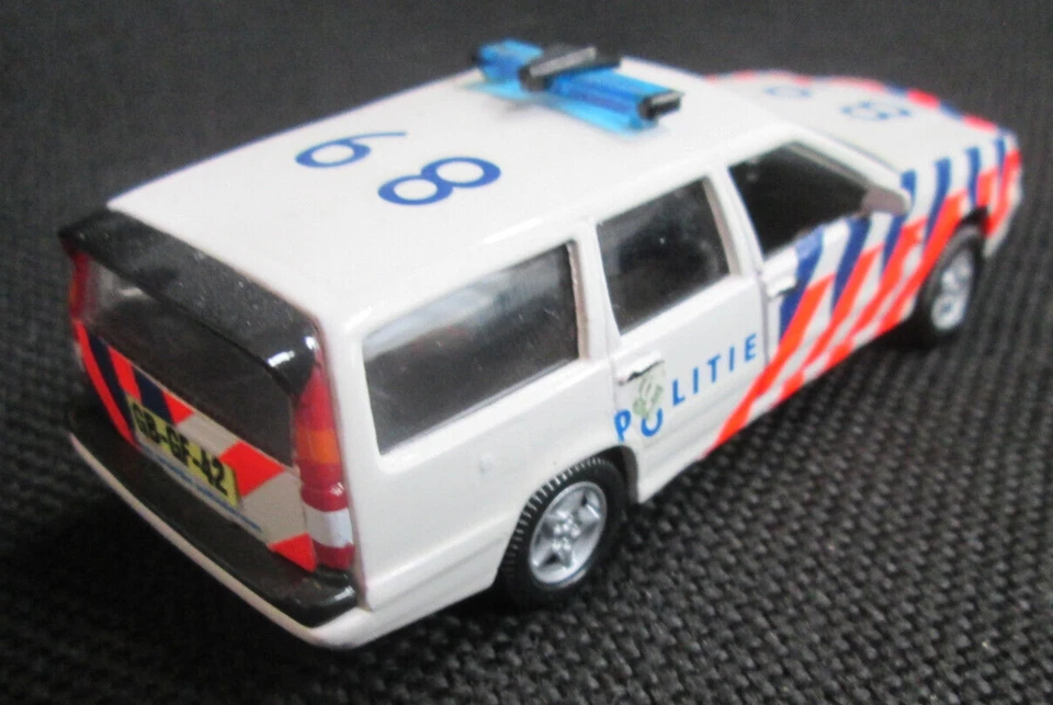 wonderful code-3-modelcar VOLVO 850 1994 "POLITIE KLPD #89"  NL - 1/43 - Image 2 of 4