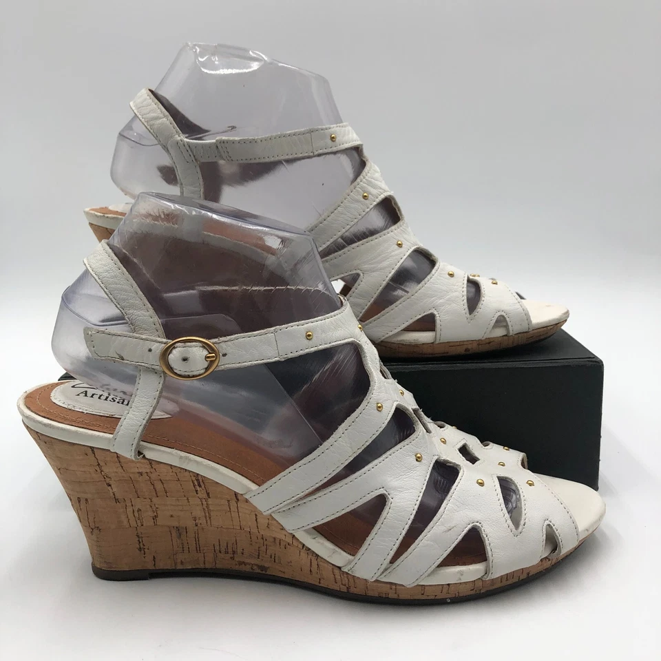 Sandalias de cuña Clarks artesanales de cuero blanco de corcho 9,5 m plateadas detalle de tachuelas con tiras Foto 2 de 4
