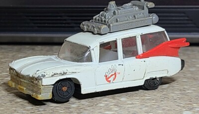 1989 Columbia Pictures Ghostbusters Ecto 1A 1:64 Die Cast