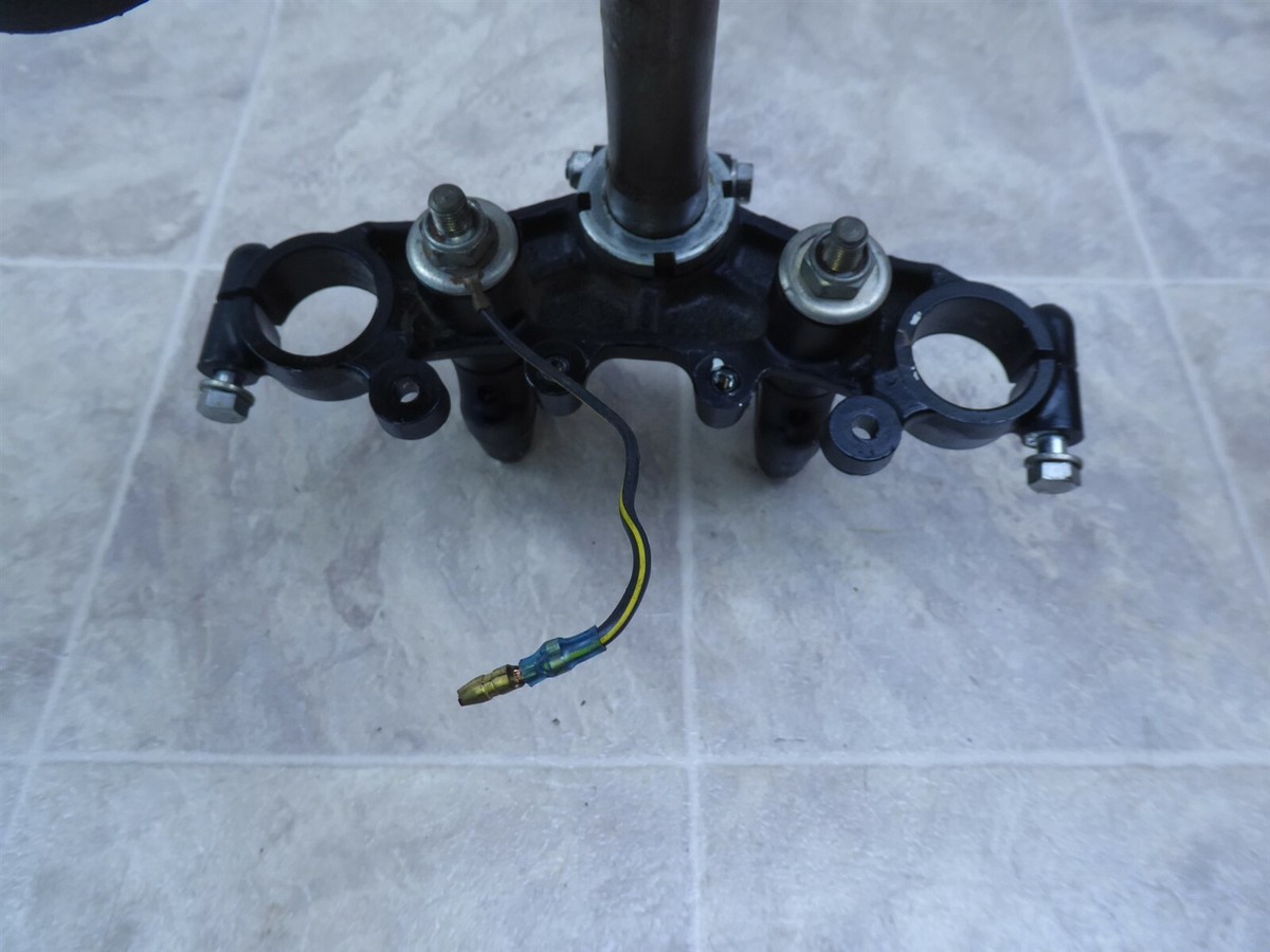 k.さま 1981 Kawasaki KZ305B LTD K735) triple tree steering stem