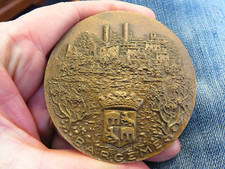 Médaille escalier montant à la place de la mairie & four à pain Bargème château