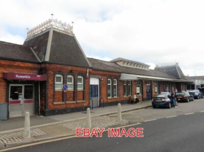 PHOTO  TRURO RAILWAY STATION 2018 (2)