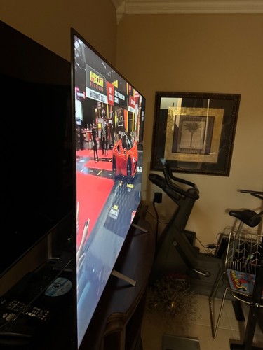 Sony 65” XBR-65X900C 4k 3D (Passive Technology ) TV - Picture 8 of 10