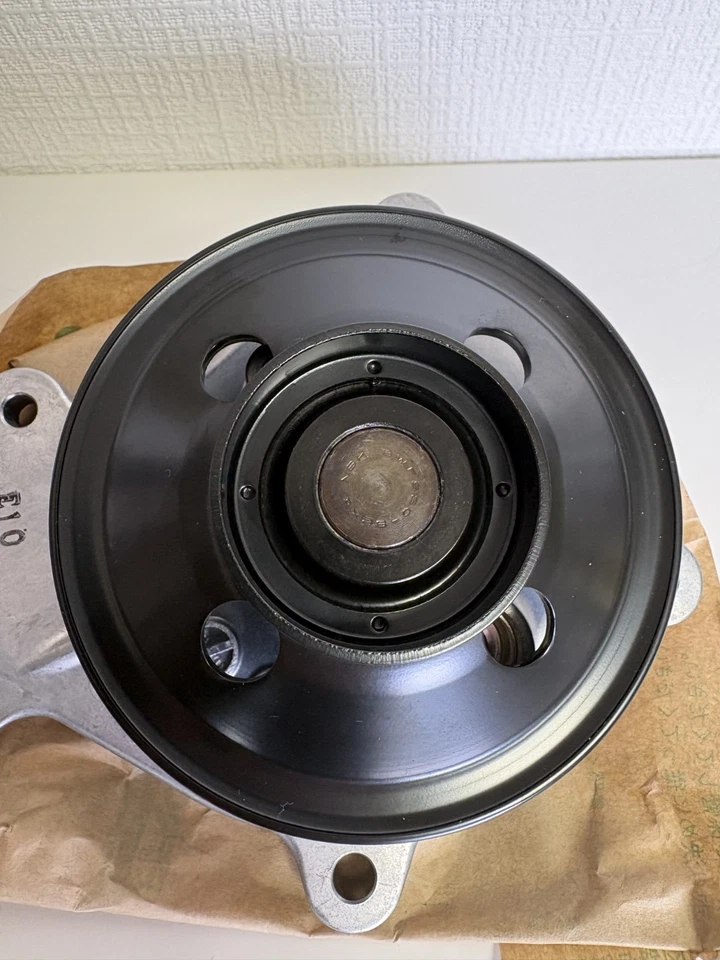 Bomba de agua original OEM Toyota 16100-39575 motor AISIN para Lexus IS300h NX300h Foto 3 de 4