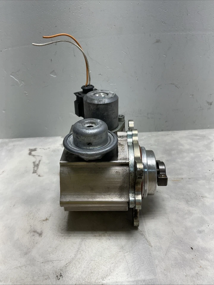 Топливный насос высокого давления 2007-2012 Mini Cooper S 1.6 Turbo N14 5888798013C - Изображение 3 из 4